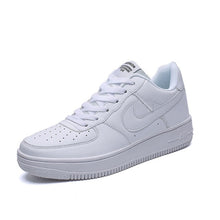 Load image into Gallery viewer, 2019 Spring And Autumn New Men's Canvas Shoes Fashion trend Wild Student White Shoes Couple models low cuts sneakers 5J1399